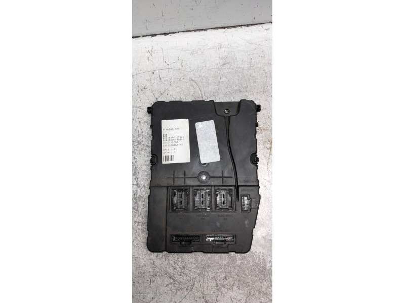 Recambio de caja reles / fusibles para renault megane ii berlina 5p confort authentique referencia OEM IAM 8200305576 S118400300