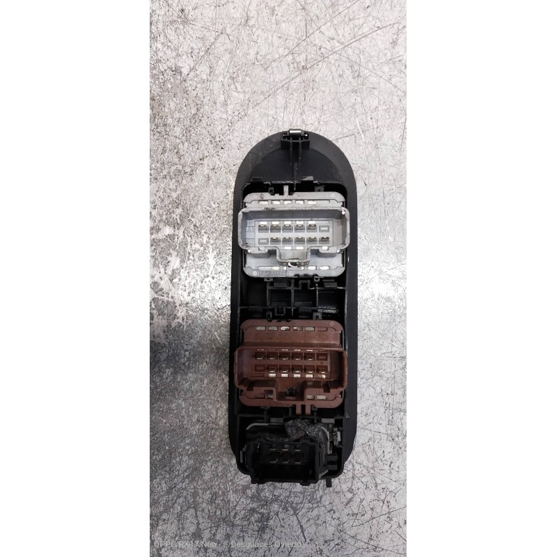 Recambio de mando elevalunas delantero izquierdo para renault megane ii berlina 5p confort authentique referencia OEM IAM   
