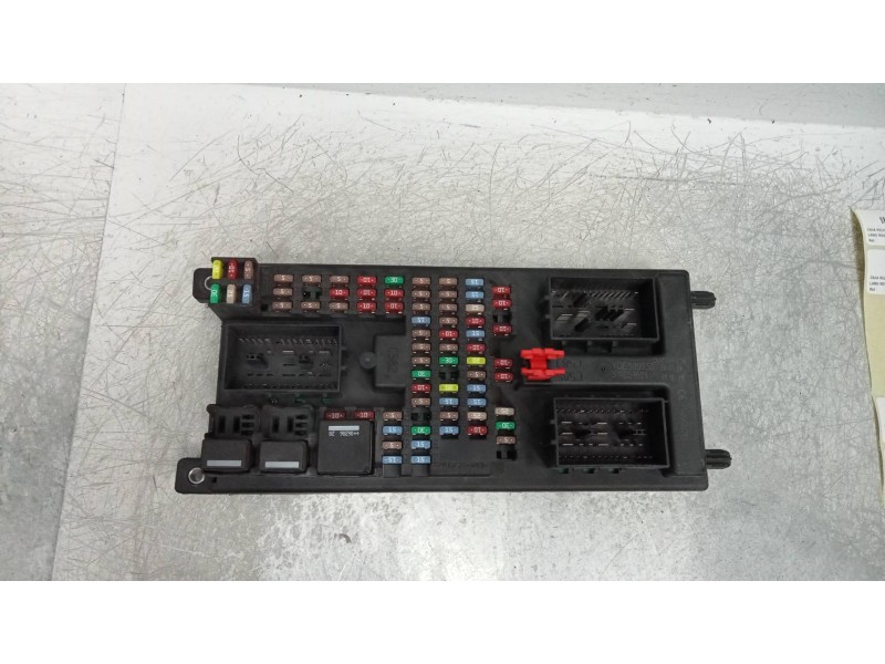 Recambio de caja reles / fusibles para land rover range rover sport v6 td hse referencia OEM IAM YQE500350  
