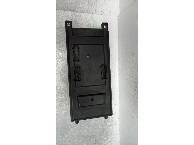 Recambio de caja reles / fusibles para land rover range rover sport v6 td hse referencia OEM IAM YQE500350  