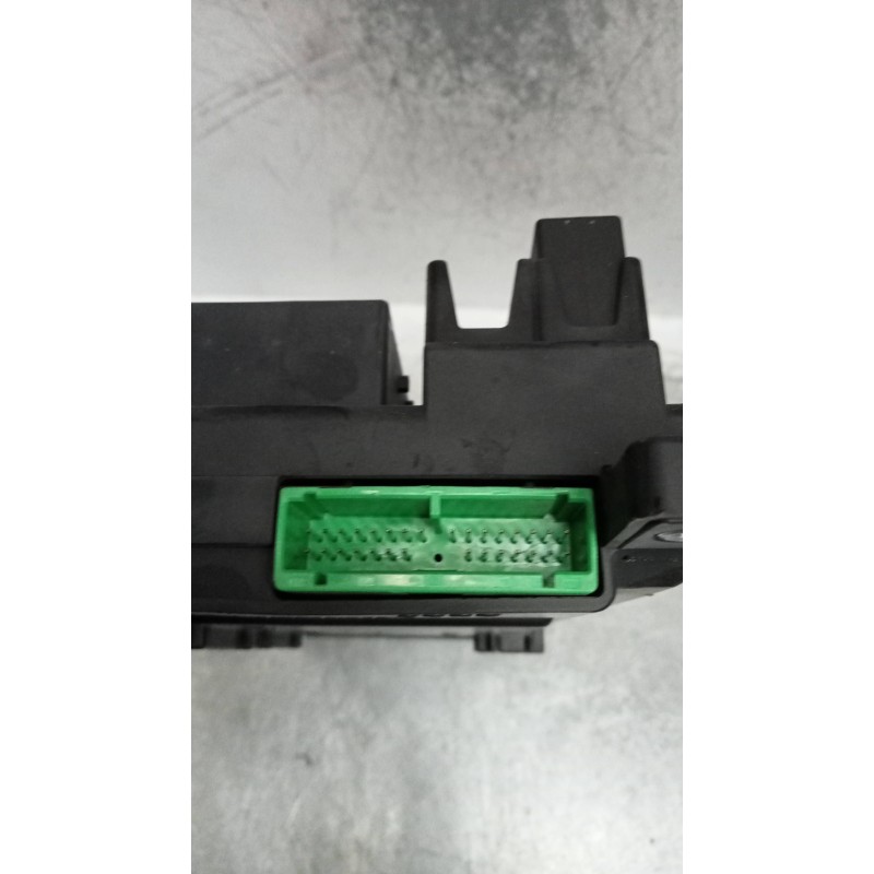 Recambio de caja reles / fusibles para land rover range rover sport v6 td hse referencia OEM IAM YQE500350  