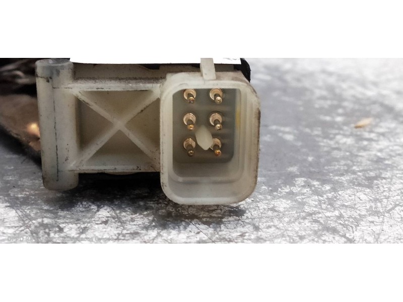 Recambio de motor cierre centralizado delantero derecho para opel corsa b viva referencia OEM IAM 90493702  