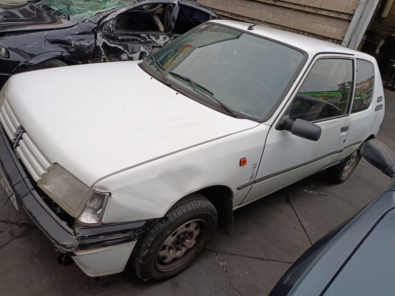 peugeot 205 berlina del año 1996