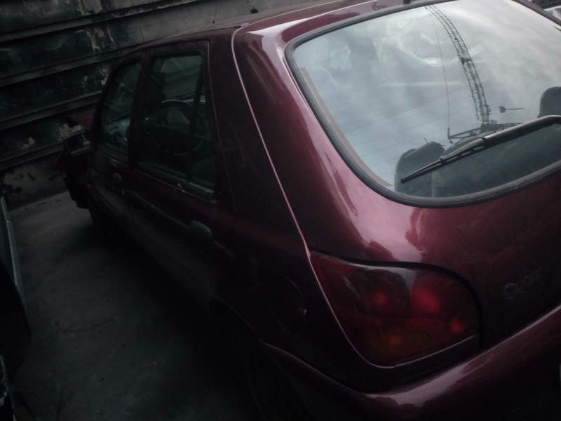 ford fiesta berlina del año 1997