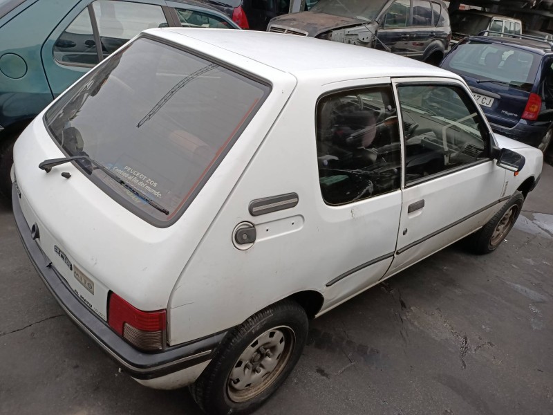 peugeot 205 berlina del año 1996