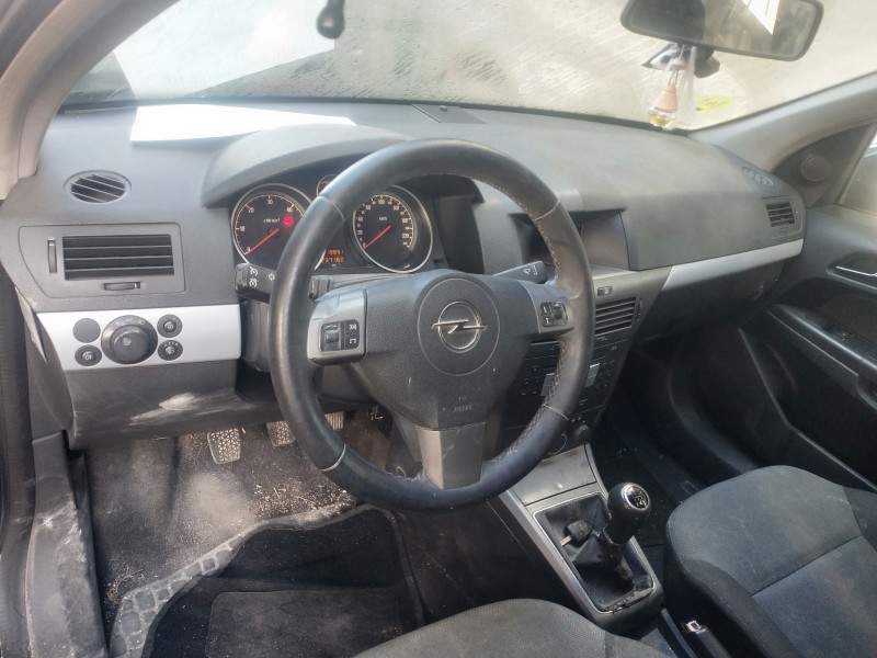 opel astra h berlina del año 2005