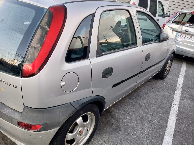 opel corsa c del año 2001