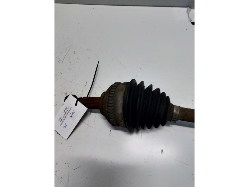 Recambio de transmision delantera izquierda para chrysler voyager (rg) 2.5 crd se referencia OEM IAM P04641883AA  