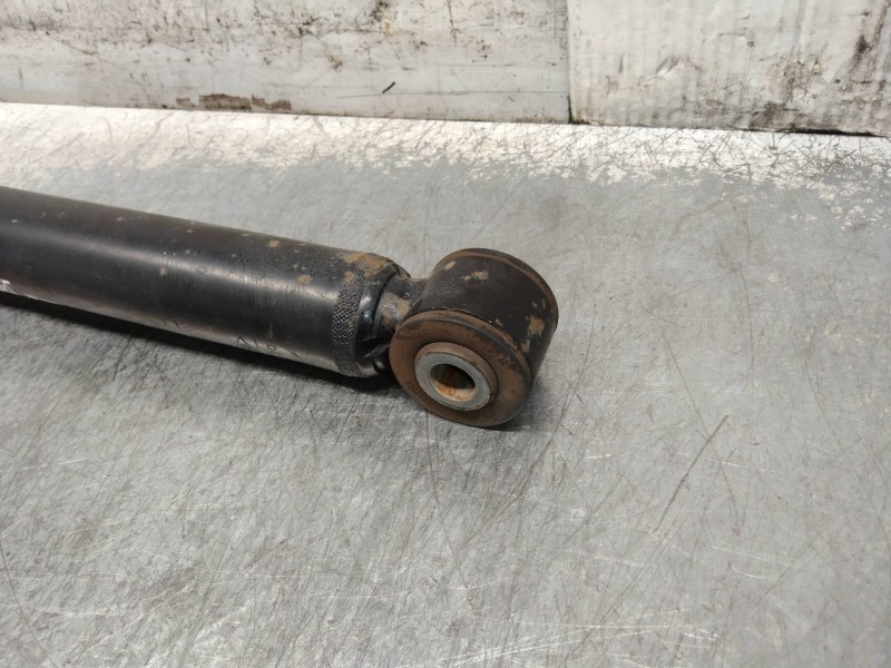 Recambio de amortiguador trasero izquierdo para dacia sandero comfort referencia OEM IAM 562104719R  