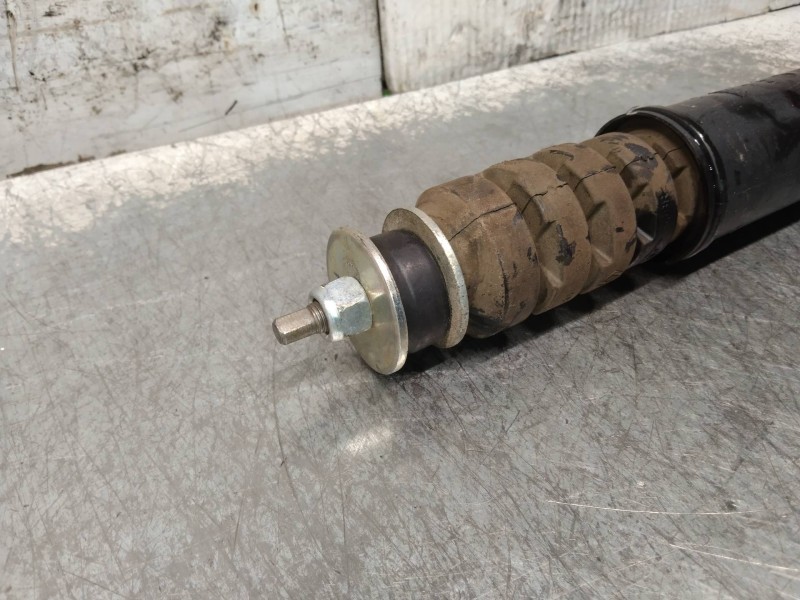 Recambio de amortiguador trasero izquierdo para dacia sandero comfort referencia OEM IAM 562104719R  