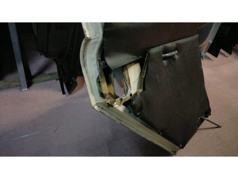Recambio de puerta trasera izquierda para land rover 109 referencia OEM IAM   
