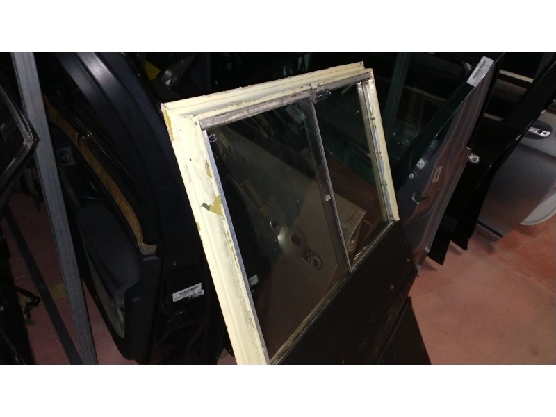 Recambio de puerta trasera izquierda para land rover 109 referencia OEM IAM   