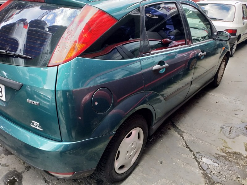 ford focus berlina (cak) del año 2001