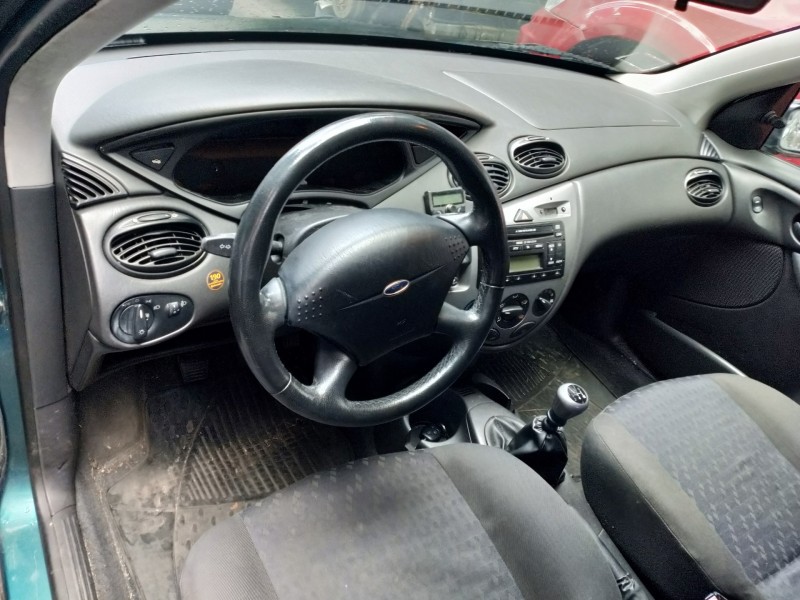 ford focus berlina (cak) del año 2001