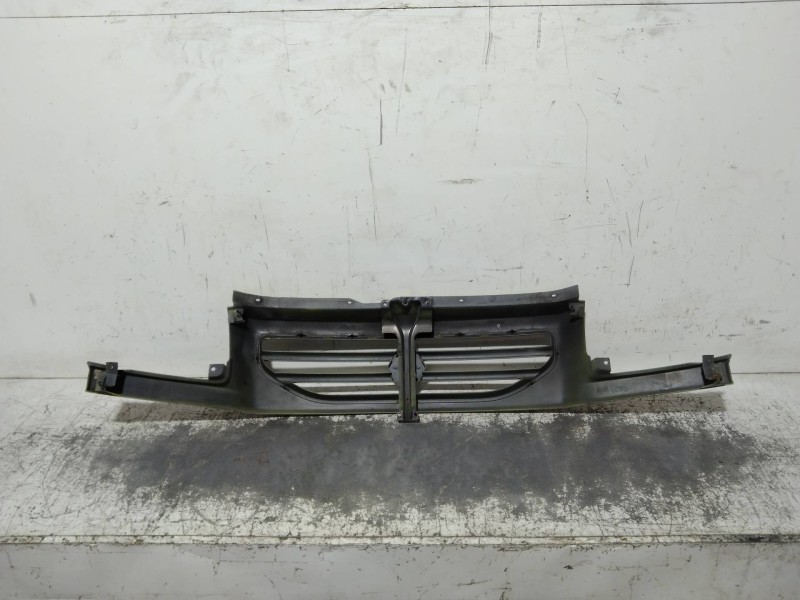 Recambio de rejilla delantera para renault mascott 2.8 diesel referencia OEM IAM   