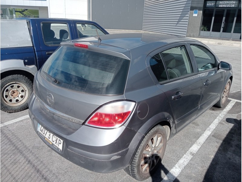opel astra h berlina del año 2004