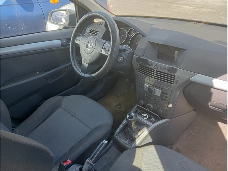 opel astra h berlina del año 2004