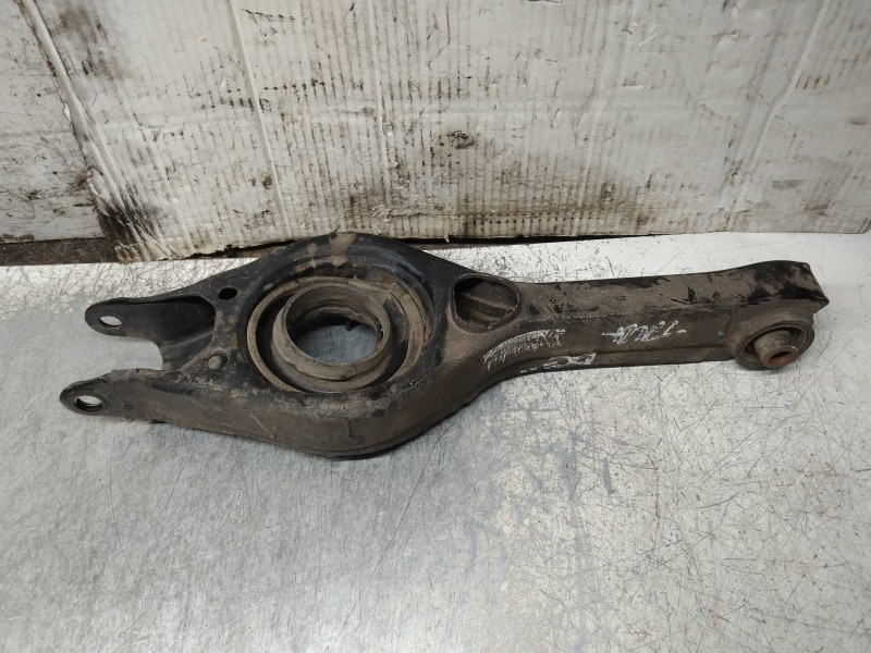 Recambio de brazo suspension inferior trasero derecho para kia cee´d drive referencia OEM IAM 55220A6100  