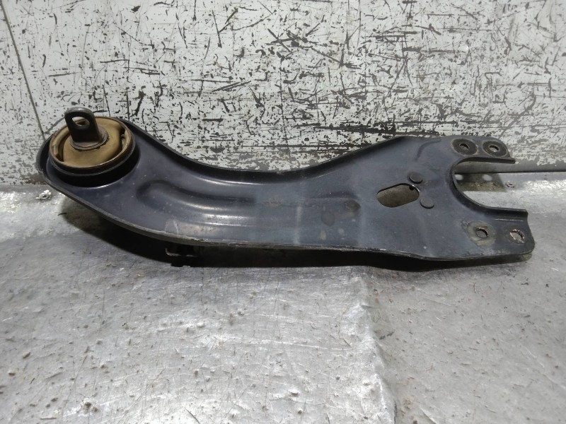 Recambio de brazo suspension inferior trasero izquierdo para kia cee´d drive referencia OEM IAM 55270A6200  