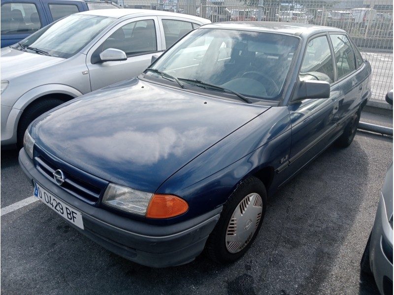 opel astra f berlina del año 1992