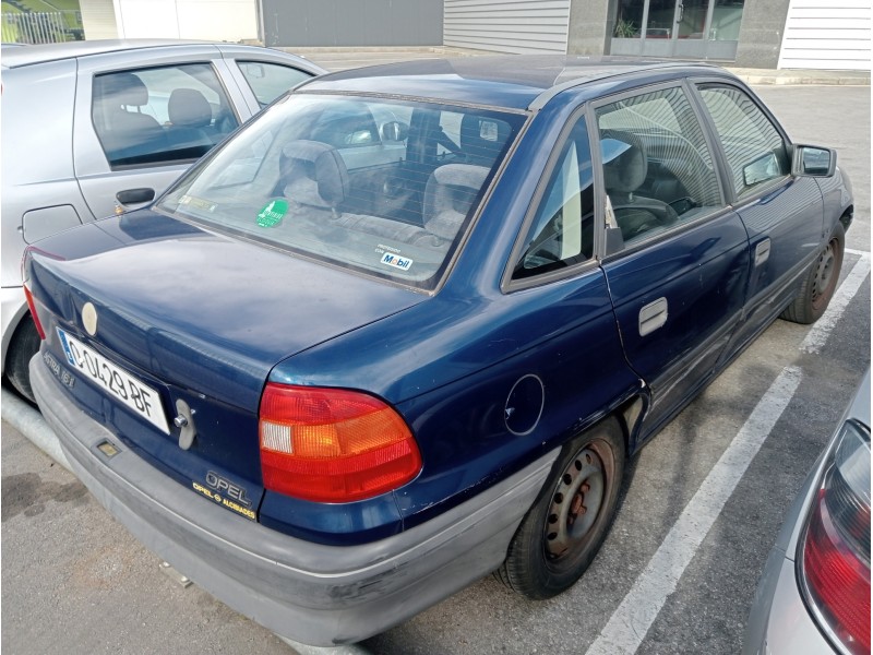 opel astra f berlina del año 1992