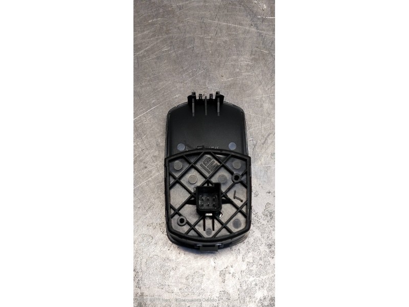 Recambio de mando elevalunas delantero derecho para opel corsa d 1.3 16v cdti cat (z 13 dth / l4i) referencia OEM IAM 13189333  