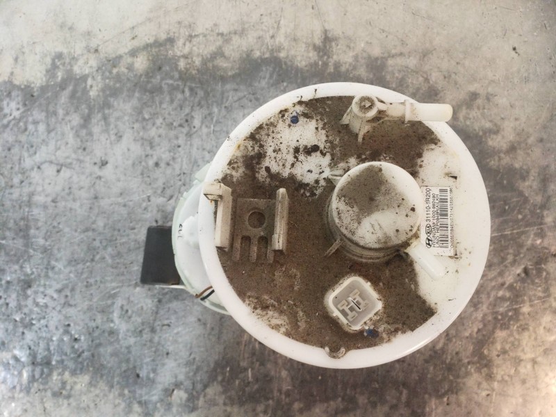 Recambio de bomba combustible para kia rio basic referencia OEM IAM 311101R200 1000992490 