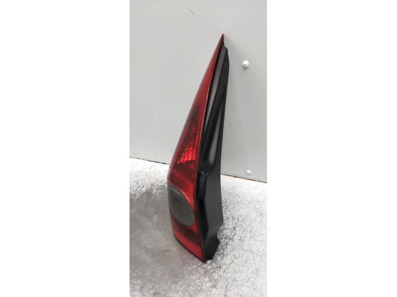 Recambio de piloto trasero izquierdo para renault megane ii familiar authentique confort referencia OEM IAM 8200142884  