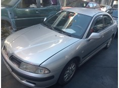 mitsubishi carisma berlina 5 (da0) del año 2001