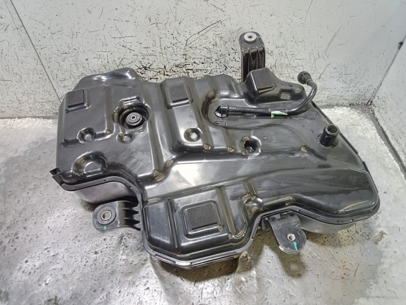 Recambio de deposito combustible para bmw serie x1 (f48) sdrive18d referencia OEM IAM 739929016  ADBLUE