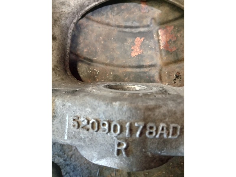 Recambio de mangueta delantera derecha para jeep gr. cherokee (wh) 3.0 crd limited referencia OEM IAM 52090178AD  