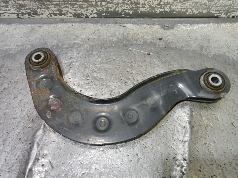 Recambio de brazo suspension superior trasero derecho para ford c-max trend referencia OEM IAM AV615500CA  