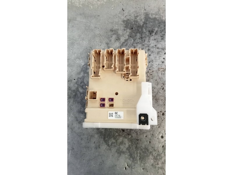 Recambio de caja reles / fusibles para lexus nx 300h 4wd referencia OEM IAM 8273078011 63586794 