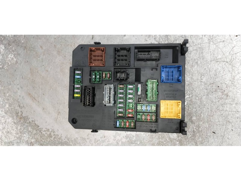 Recambio de caja reles / fusibles para citroen c4 lim. seduction referencia OEM IAM BSIQ0300 9665547480 S180121003H 