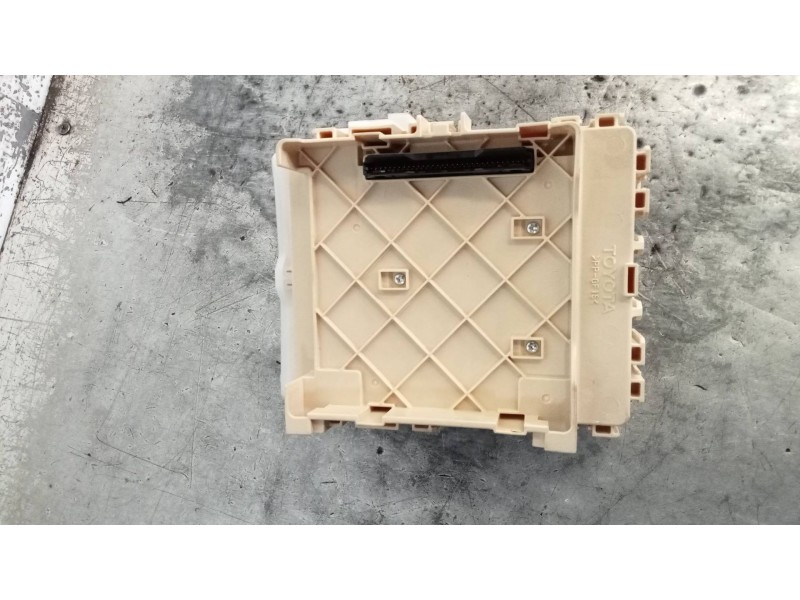 Recambio de caja reles / fusibles para lexus nx 300h 4wd referencia OEM IAM 8273078011 63586794 