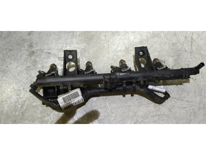 Recambio de rampa inyectora para renault clio iii referencia OEM IAM 8200367230  