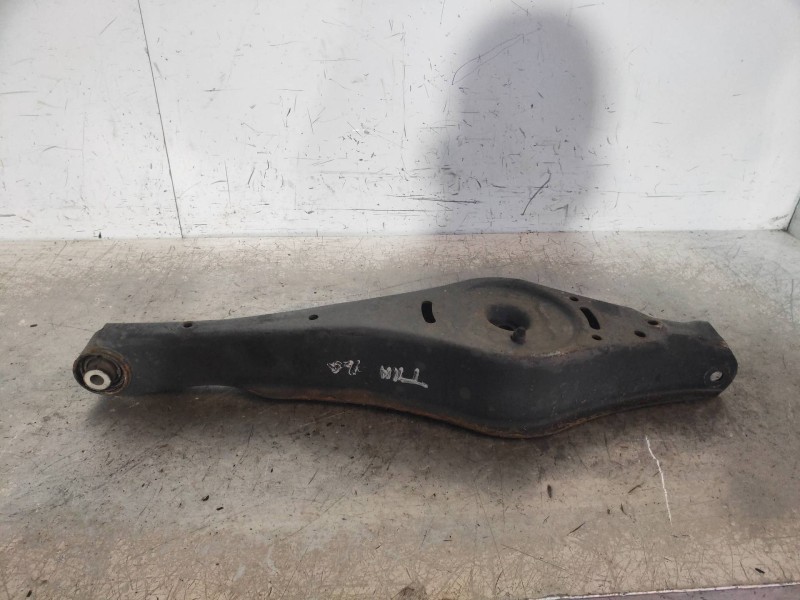 Recambio de brazo suspension superior trasero izquierdo para volkswagen golf v berlina (1k1) highline 4motion referencia OEM IAM