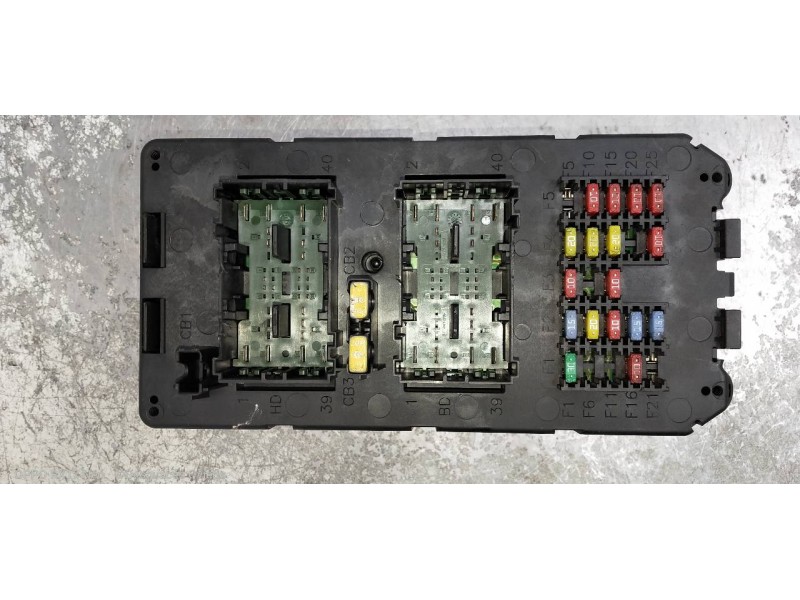 Recambio de caja reles / fusibles para jeep gr. cherokee (wh) 3.0 crd limited referencia OEM IAM 56048366AE  