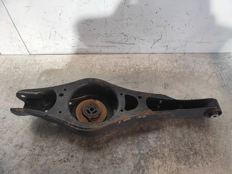 Recambio de brazo suspension superior trasero izquierdo para volkswagen golf v berlina (1k1) highline 4motion referencia OEM IAM