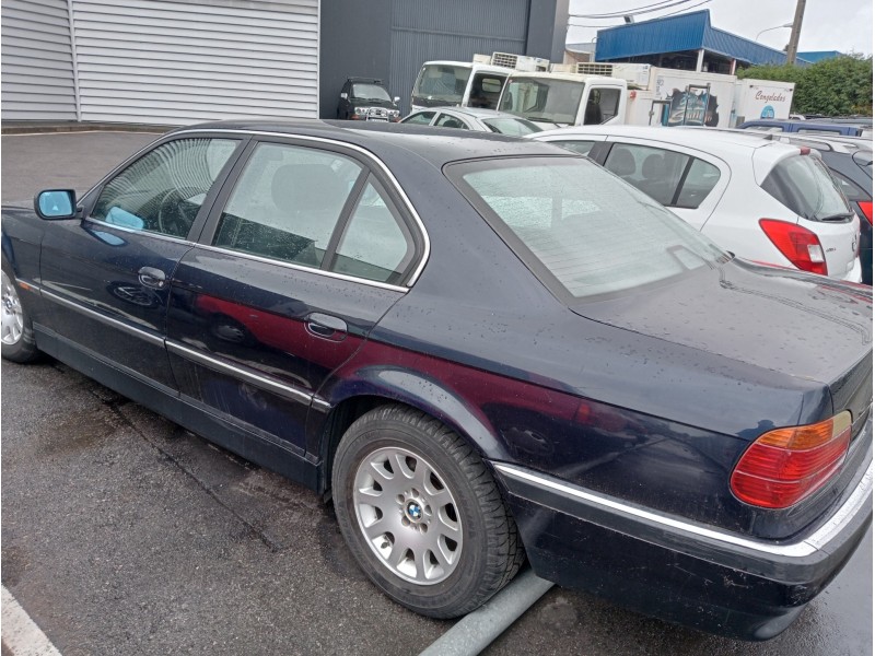 bmw serie 7 (e38) del año 2000