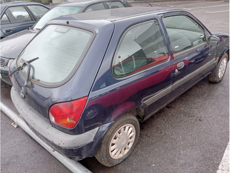 ford fiesta berlina (dx) del año 2000
