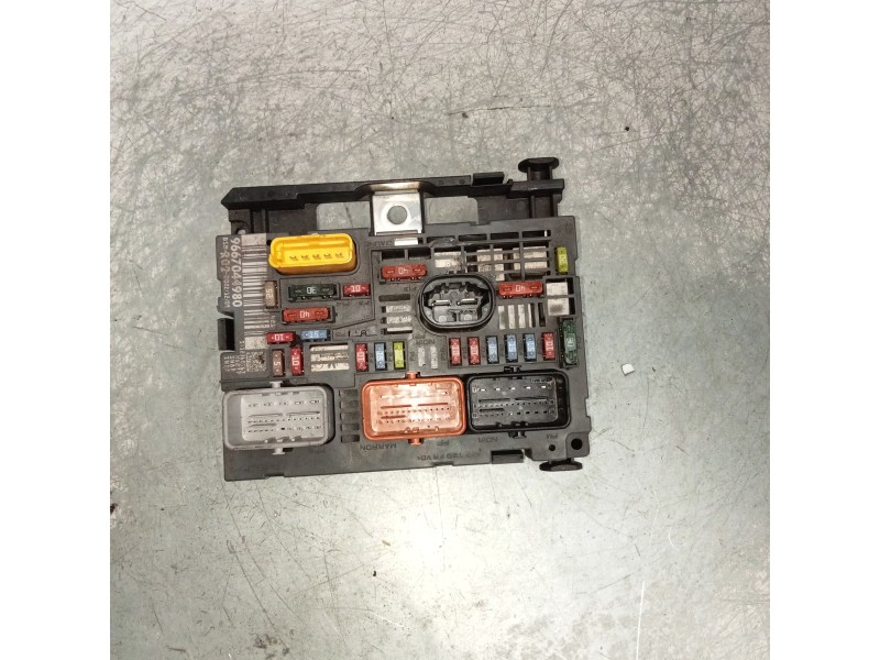 Recambio de caja reles / fusibles para peugeot 5008 confort referencia OEM IAM 9667044980  