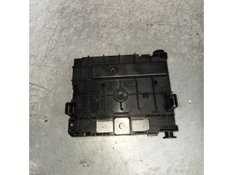 Recambio de caja reles / fusibles para peugeot 5008 confort referencia OEM IAM 9667044980  