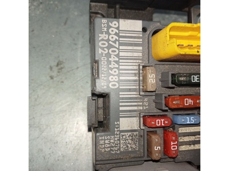 Recambio de caja reles / fusibles para peugeot 5008 confort referencia OEM IAM 9667044980  