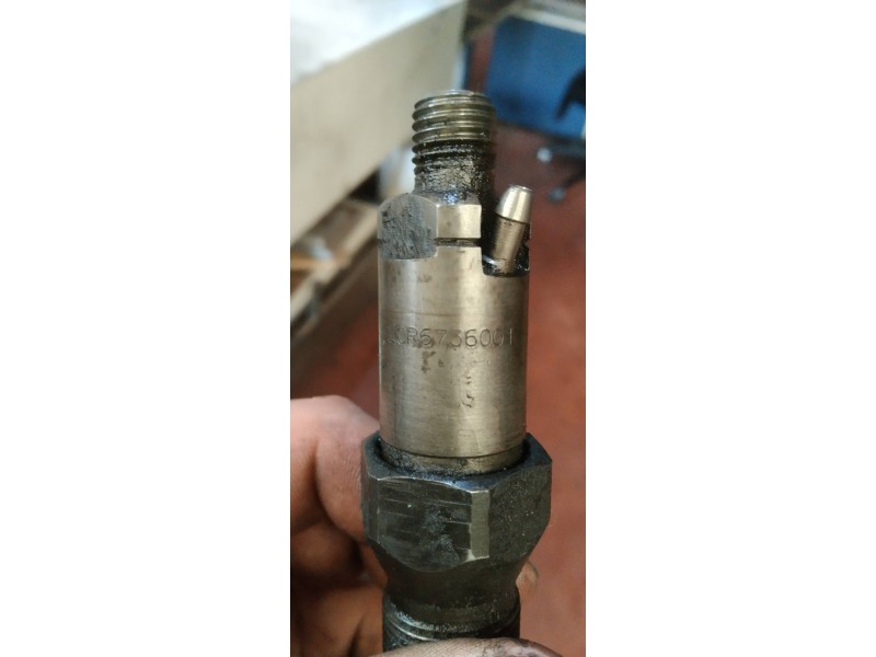 Recambio de inyector para peugeot 206 berlina xr referencia OEM IAM LCR6736001  