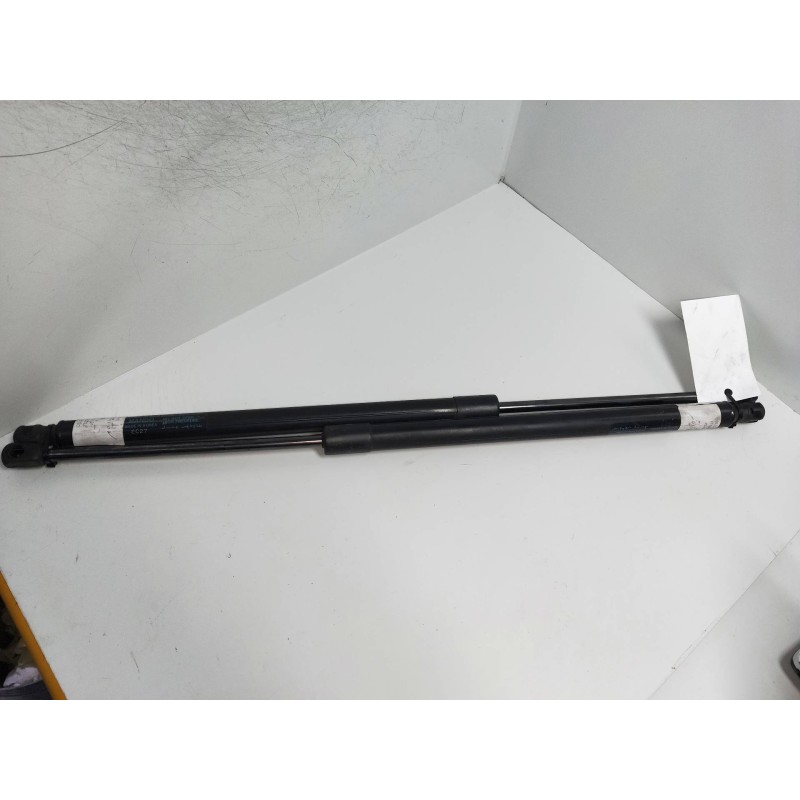 Recambio de amortiguadores maletero / porton para hyundai h1 2.5 crdi cat referencia OEM IAM 817704H020  