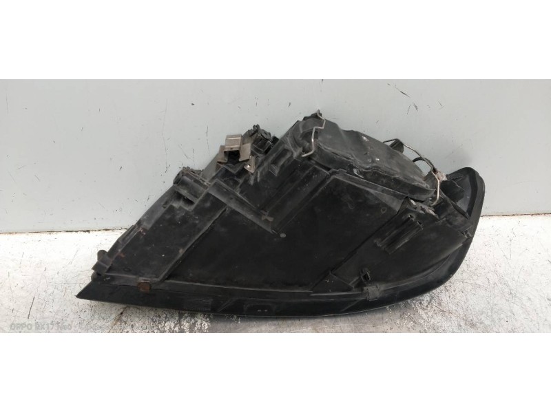 Recambio de faro derecho para volvo v50 familiar 2.0 d kinetic referencia OEM IAM 30678899 0301198202 