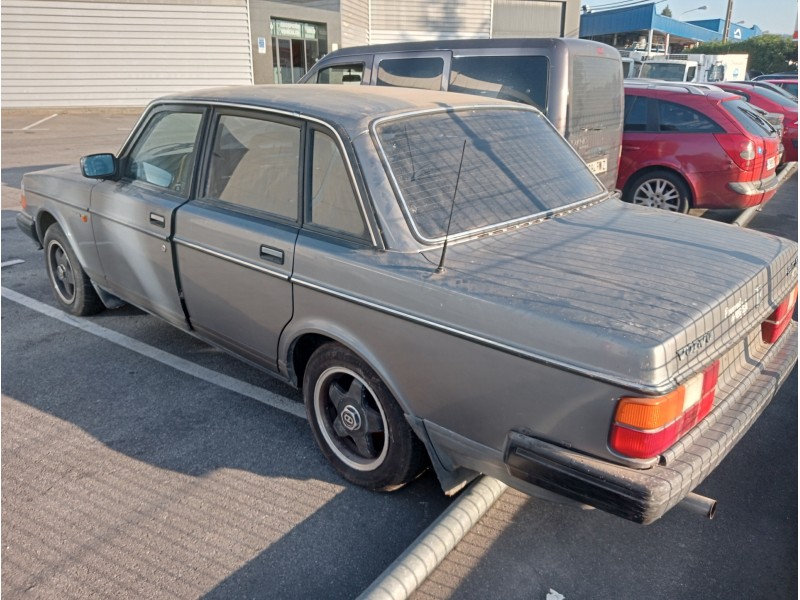volvo serie 240 berlina del año 1986