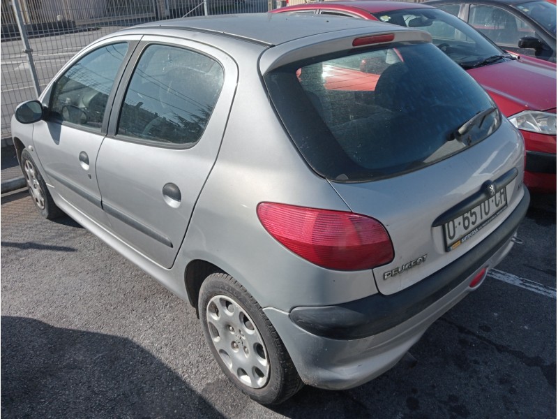 peugeot 206 berlina del año 2000