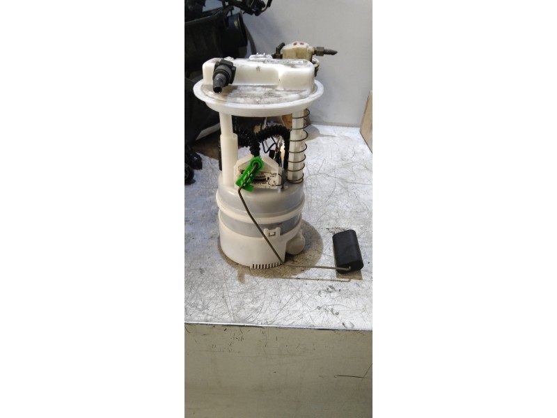 Recambio de bomba combustible para renault clio iii referencia OEM IAM 8200727740 0974685990201 